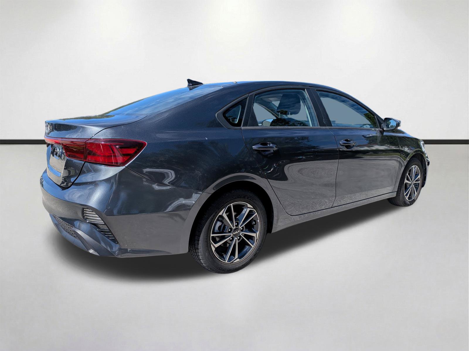 Used 2024 Kia Forte LXS FWD image 4