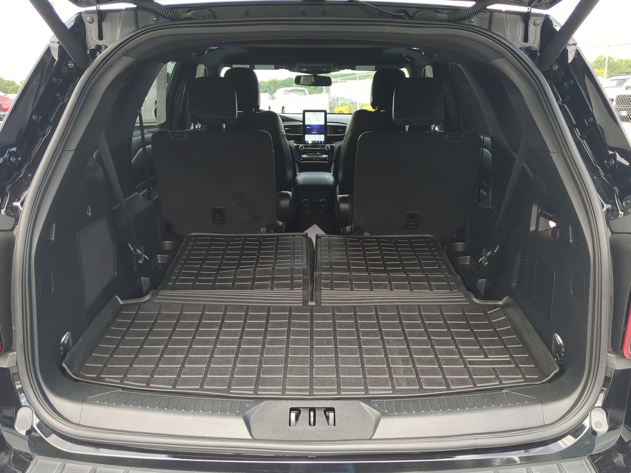 Used 2023 Ford Explorer ST w/ Equipment Group 401A AWD/4WD image 11