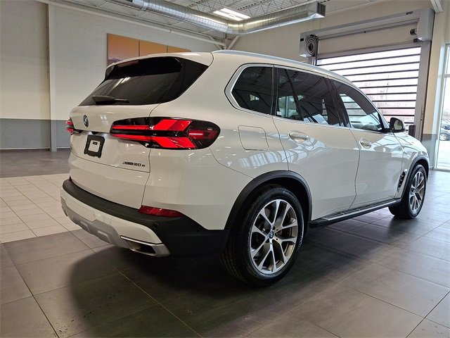Used 2025 BMW X5 xDrive50e image 6