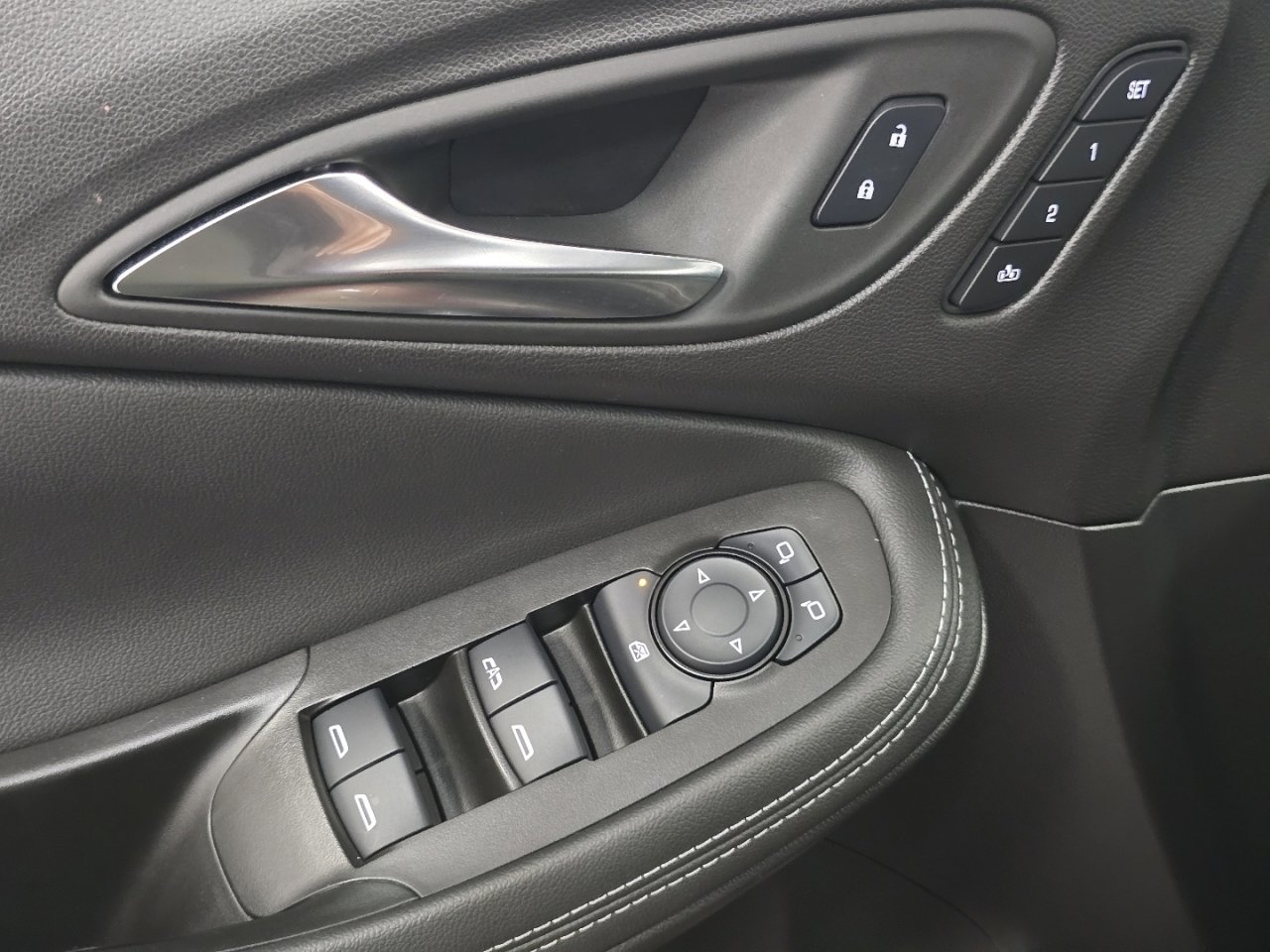 Used 2024 Buick Encore GX Avenir w/ Avenir Convenience Package image 24