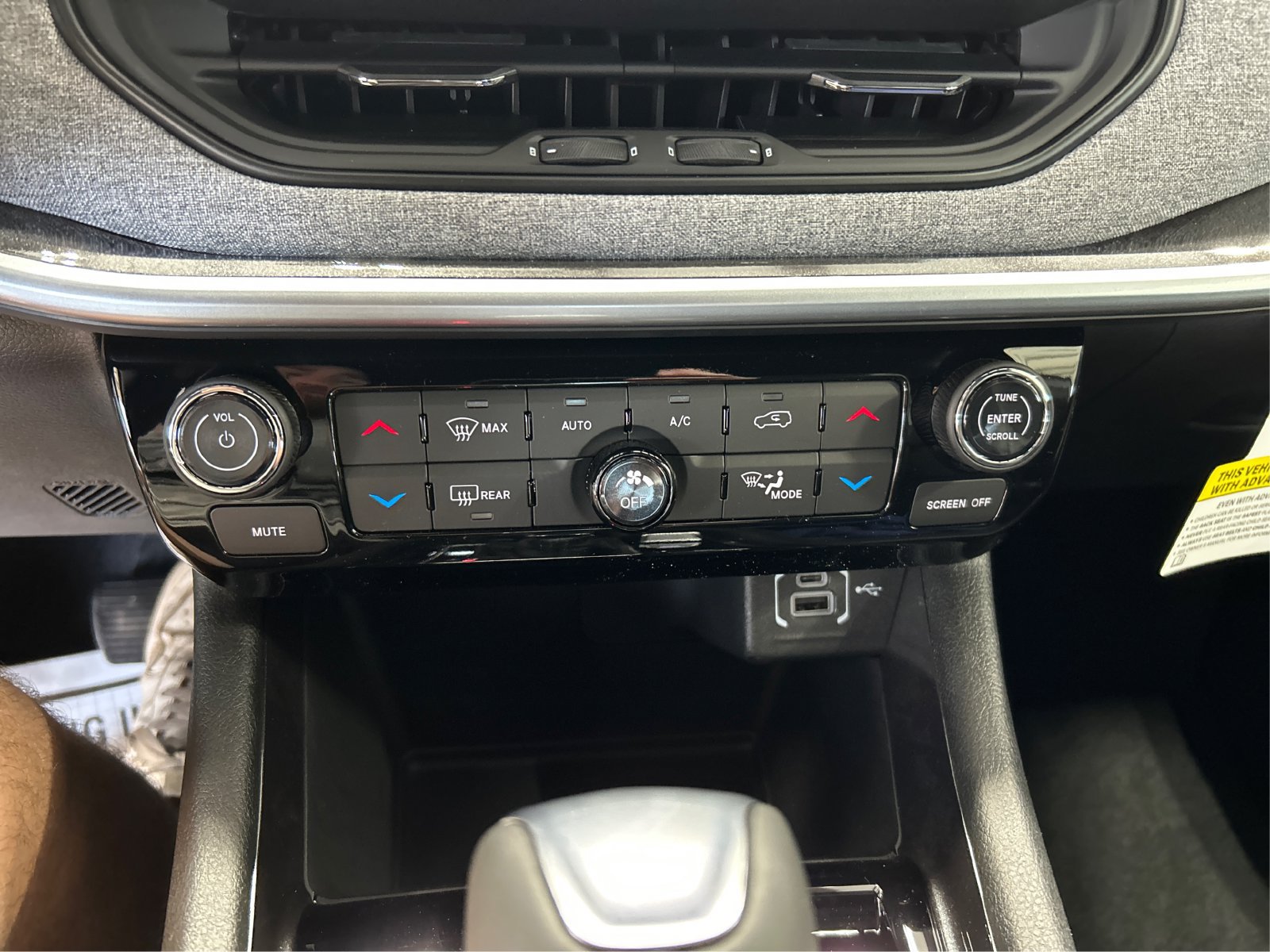 New 2026 Jeep Compass Latitude AWD/4WD image 26