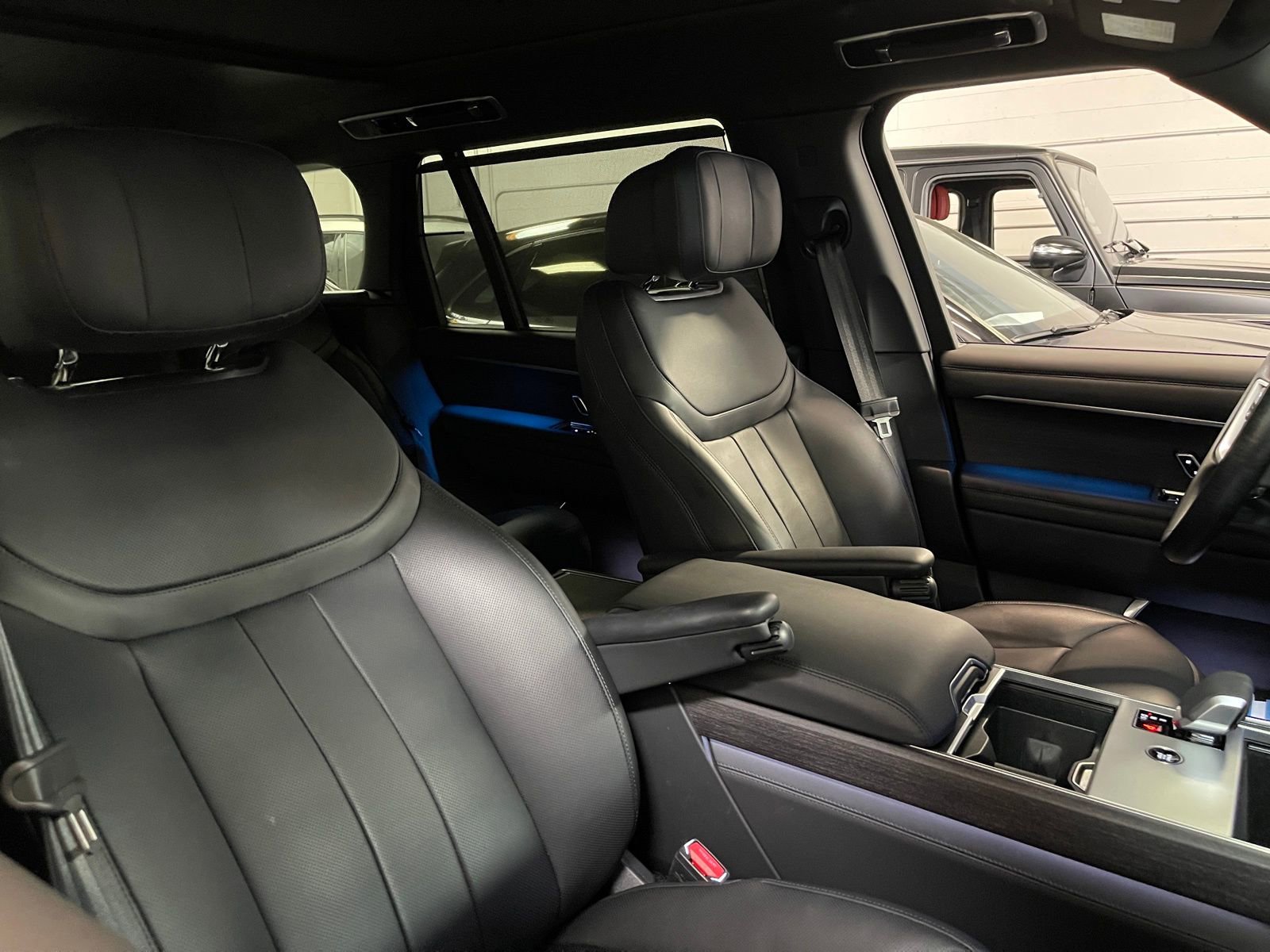 Used 2025 Land Rover Range Rover Long Wheelbase Autobiography image 6