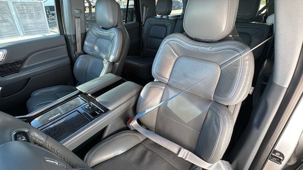 Used 2021 Lincoln Navigator L Reserve w/ Luxury Package AWD/4WD image 22