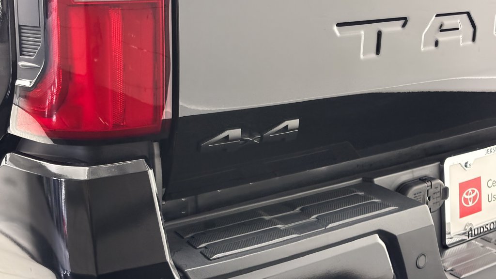 Certified 2026 Toyota Tacoma TRD Off-Road w/ TRD Off Road Upgrade Package AWD/4WD image 8