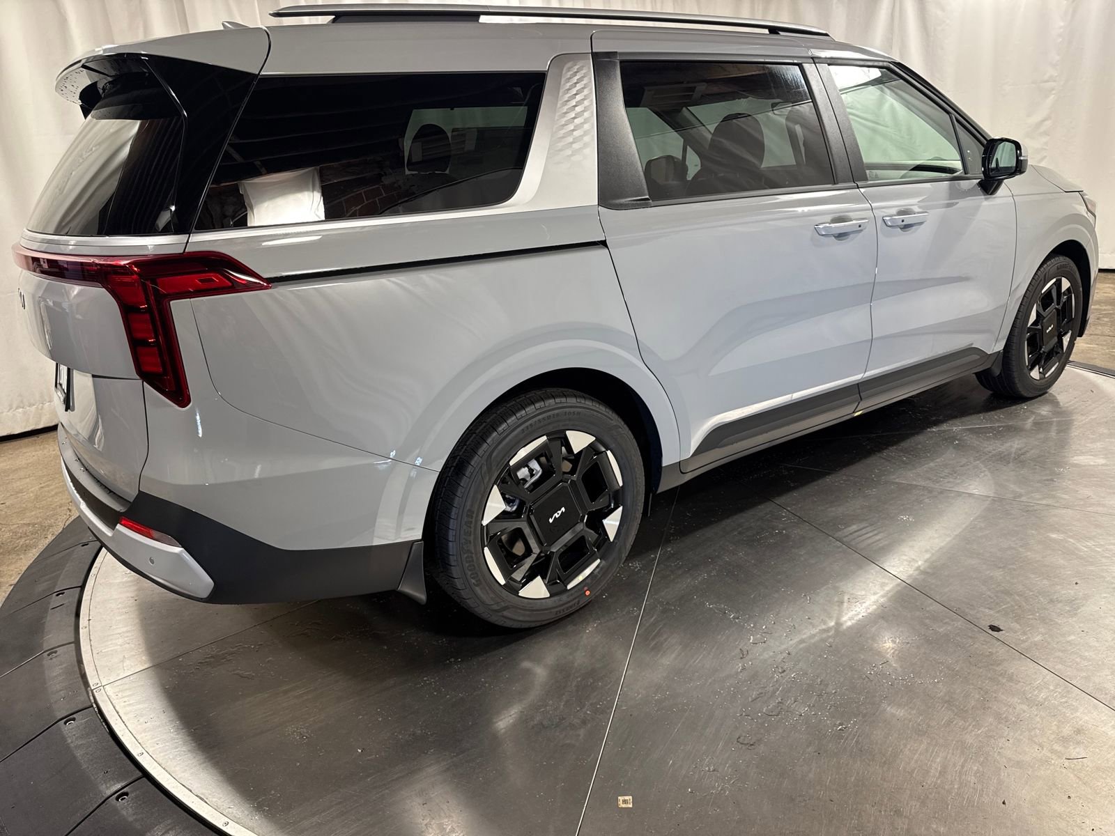 New 2026 Kia Carnival EX FWD image 8