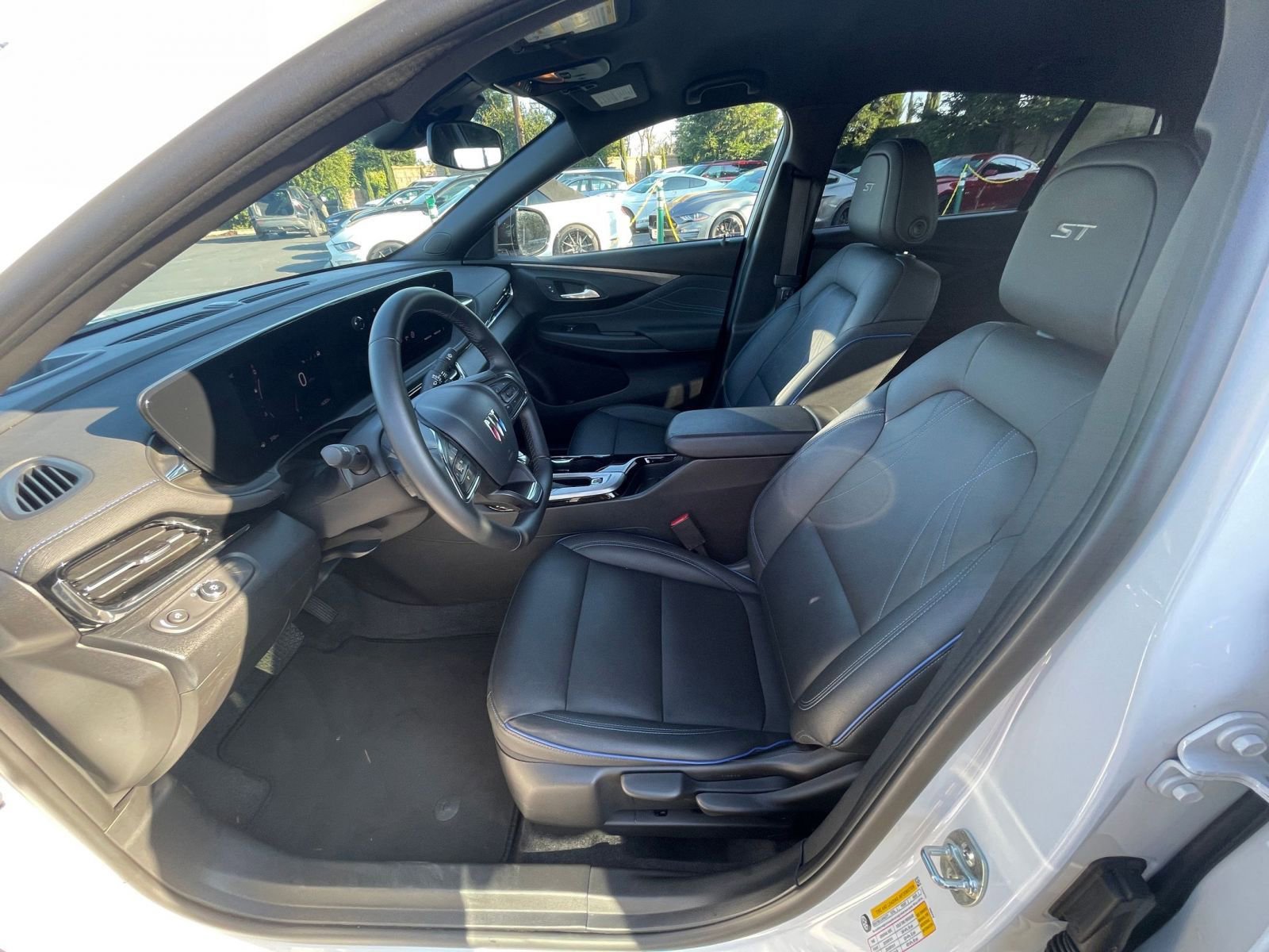 Used 2025 Buick Envista Sport Touring image 25