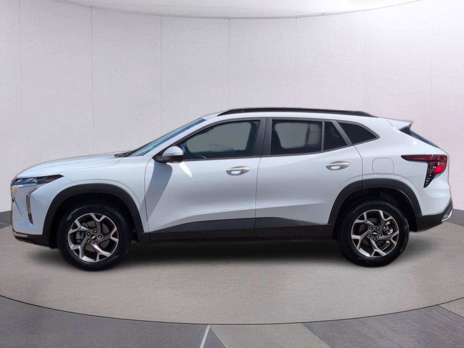 Certified 2025 Chevrolet Trax LT w/ Driver Confidence Package FWD image 2