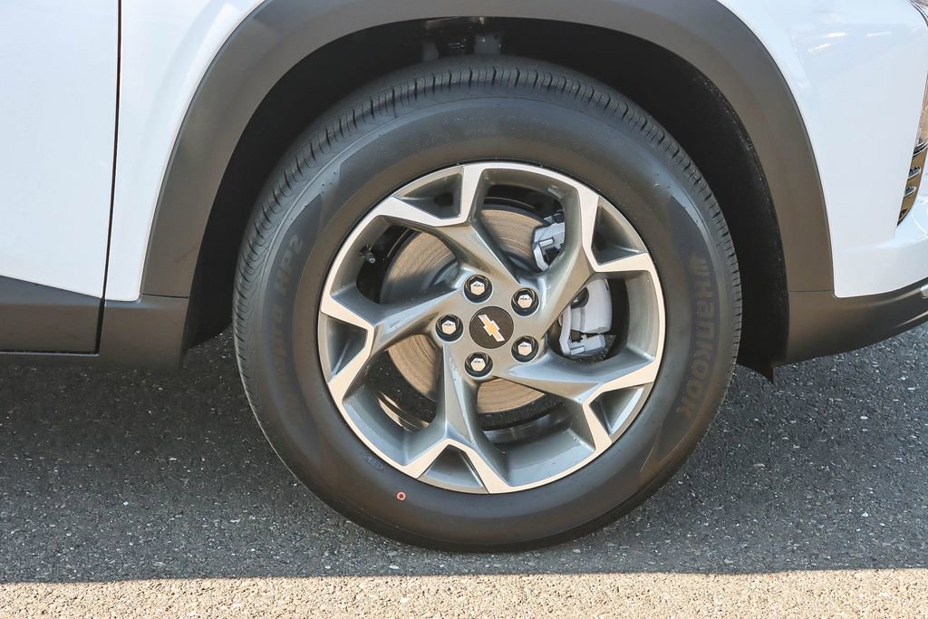 Used 2026 Chevrolet Trax LT w/ Driver Confidence Package image 9