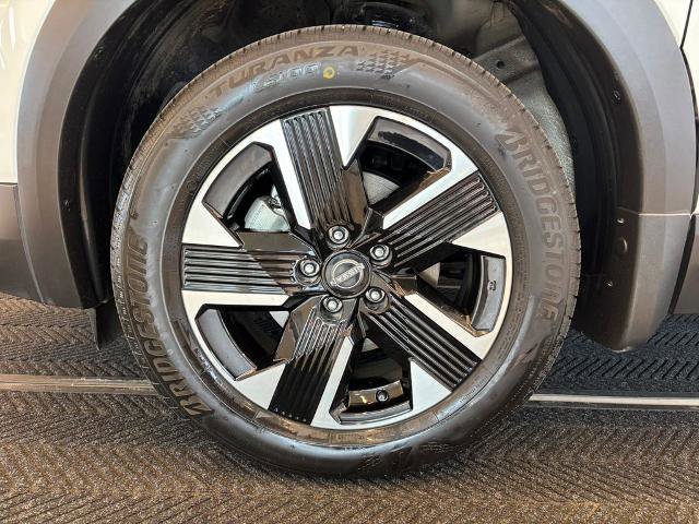 Certified 2025 Nissan Kicks SR FWD image 13