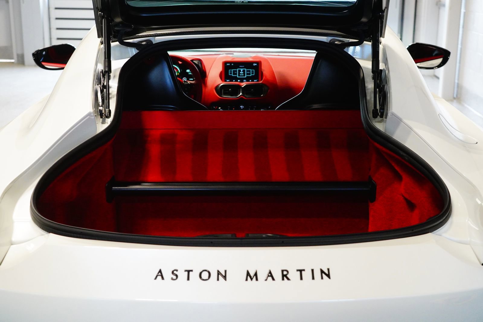Used 2023 Aston Martin V12 Vantage RWD image 34