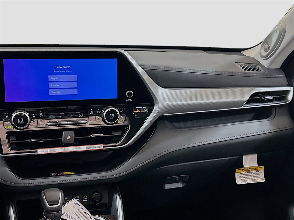 New 2025 Toyota Highlander Platinum image 21