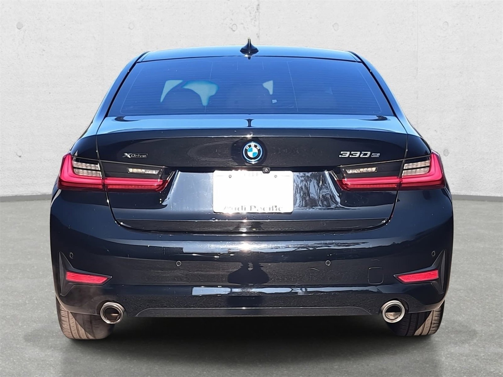 Used 2022 BMW 330e xDrive w/ Driving Assistance Package image 6