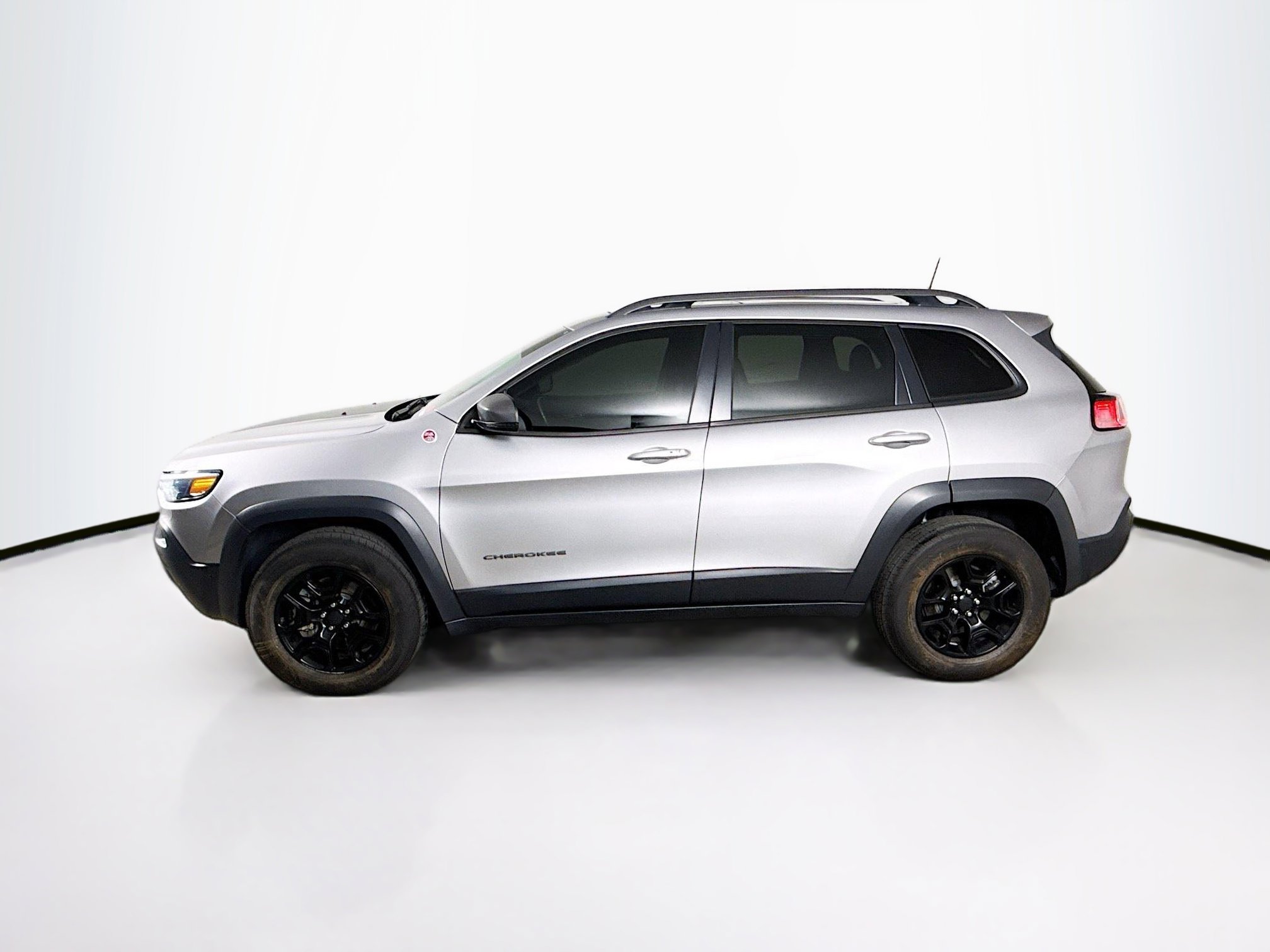 Used 2019 Jeep Cherokee Trailhawk AWD/4WD image 7