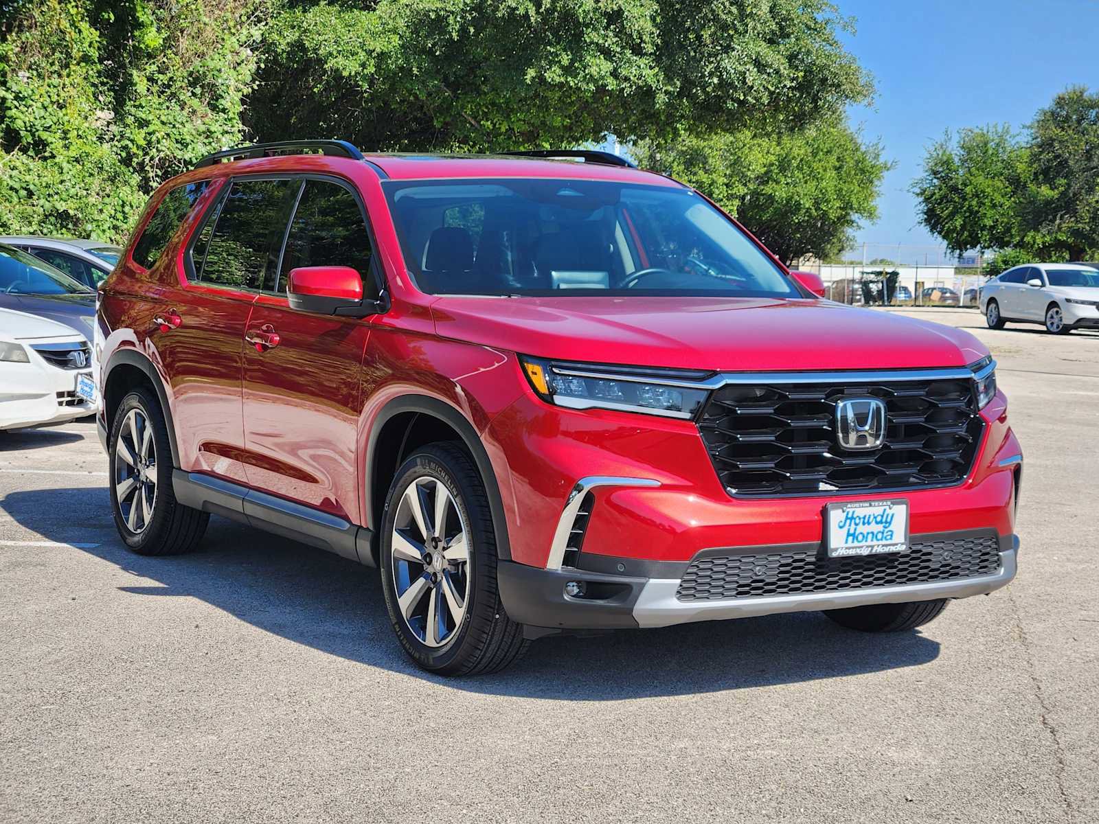 Certified 2025 Honda Pilot Touring image 3