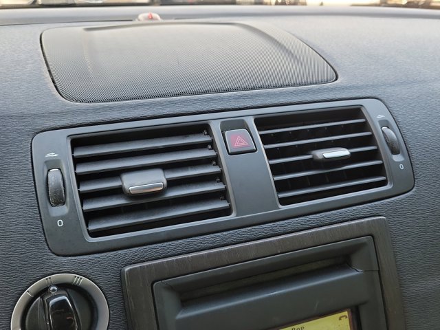 Used 2013 Volvo C70 T5 image 17