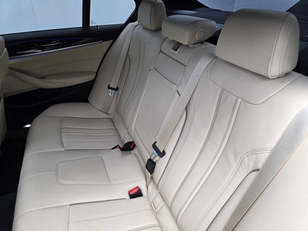 Used 2019 BMW 530i w/ Convenience Package RWD image 16