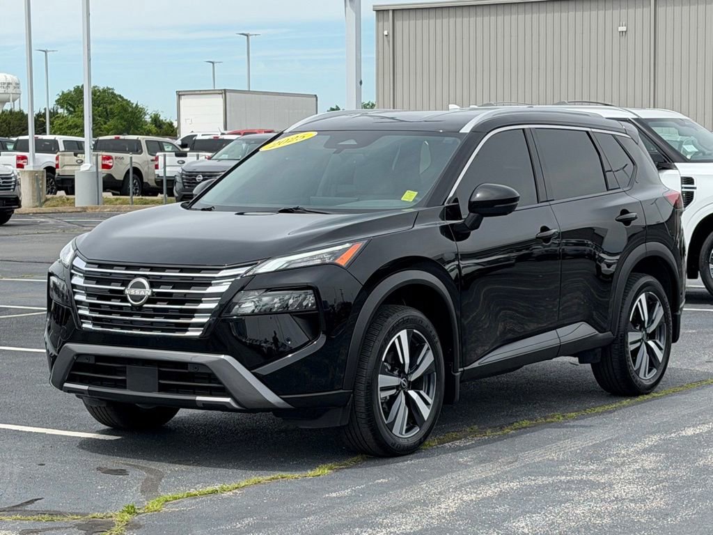 Used 2025 Nissan Rogue SL FWD image 9