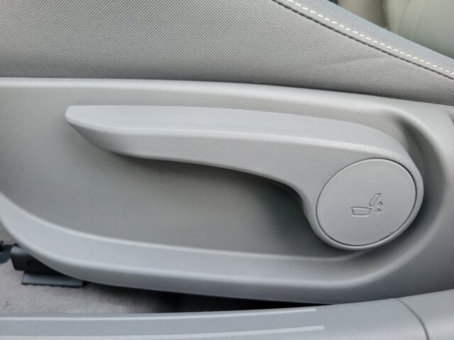 Used 2024 Hyundai Elantra Blue FWD image 18
