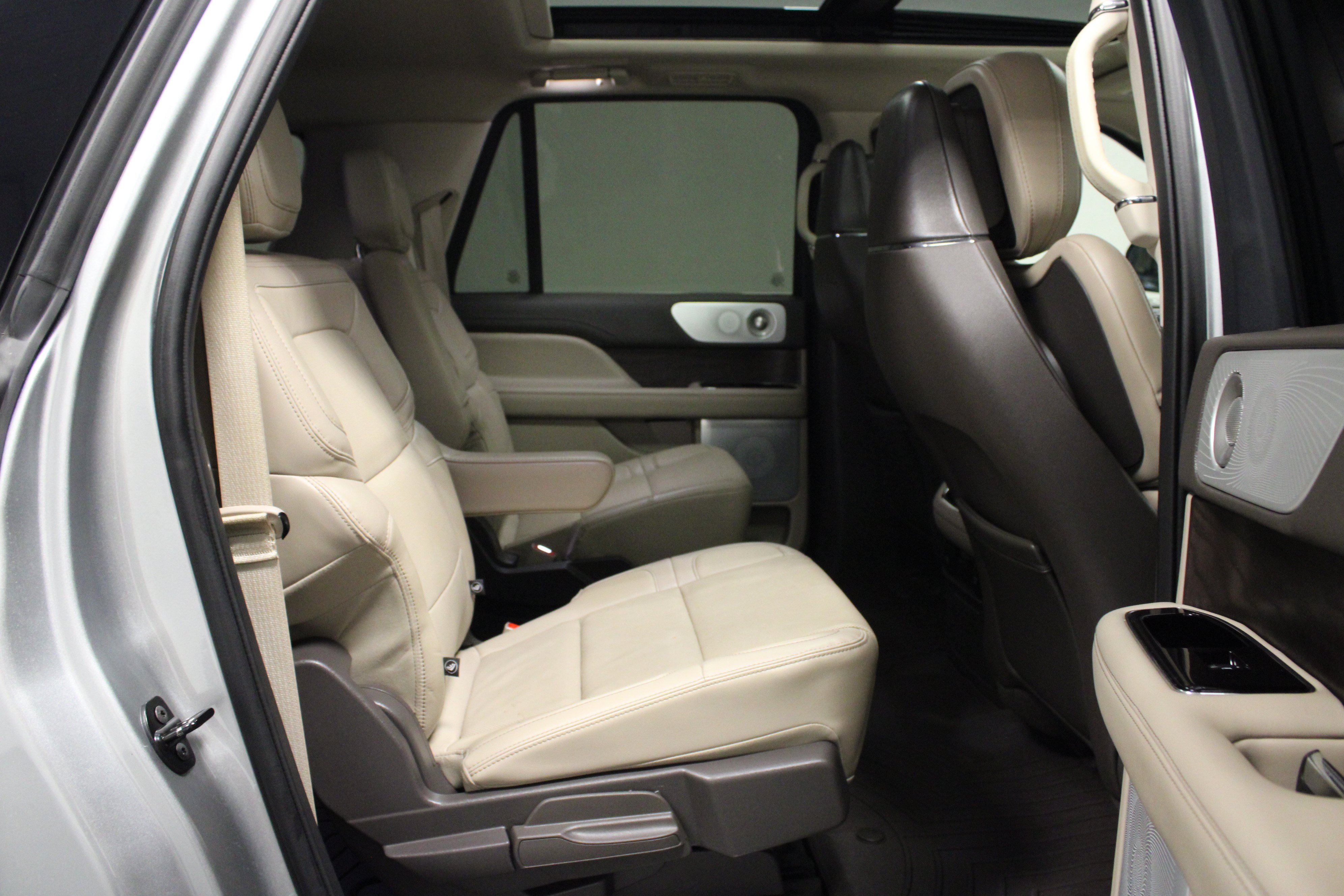 Used 2024 Lincoln Navigator L Reserve AWD/4WD image 16