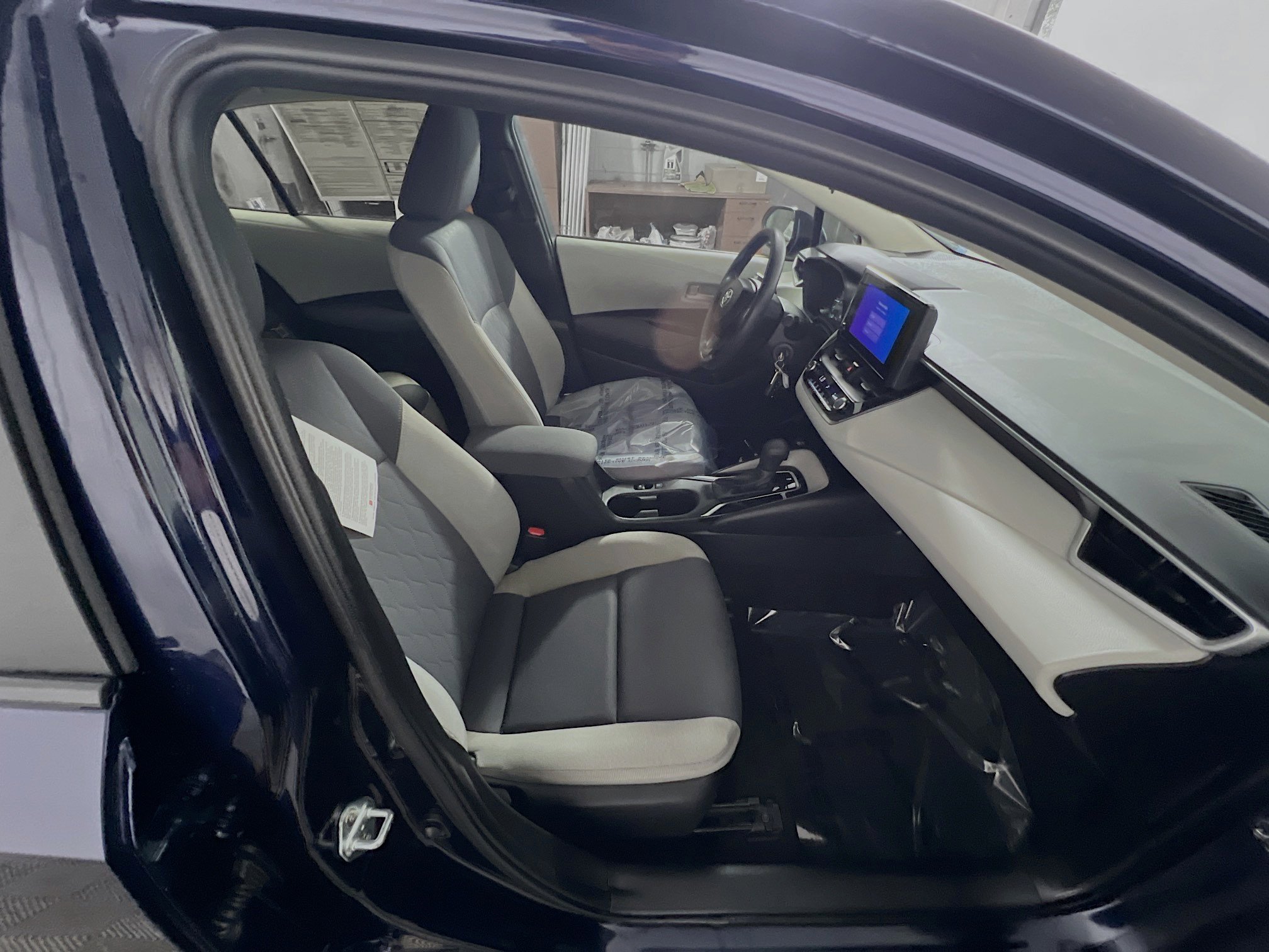 Used 2024 Toyota Corolla LE image 31