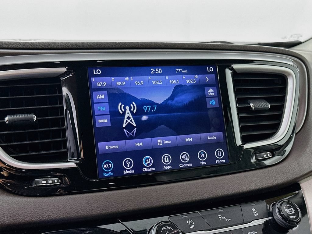 Certified 2018 Chrysler Pacifica Touring-L FWD image 21