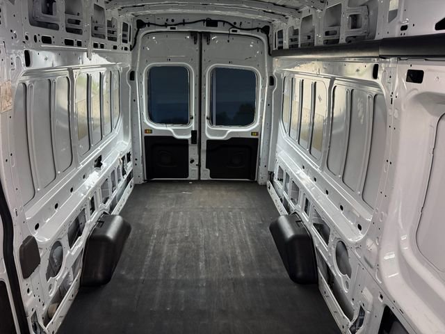 Used 2022 Ford E-Transit 148 High Roof Extended image 13
