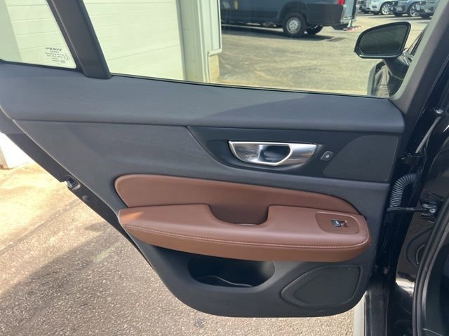 Used 2025 Volvo V60 B5 Cross Country Plus image 23