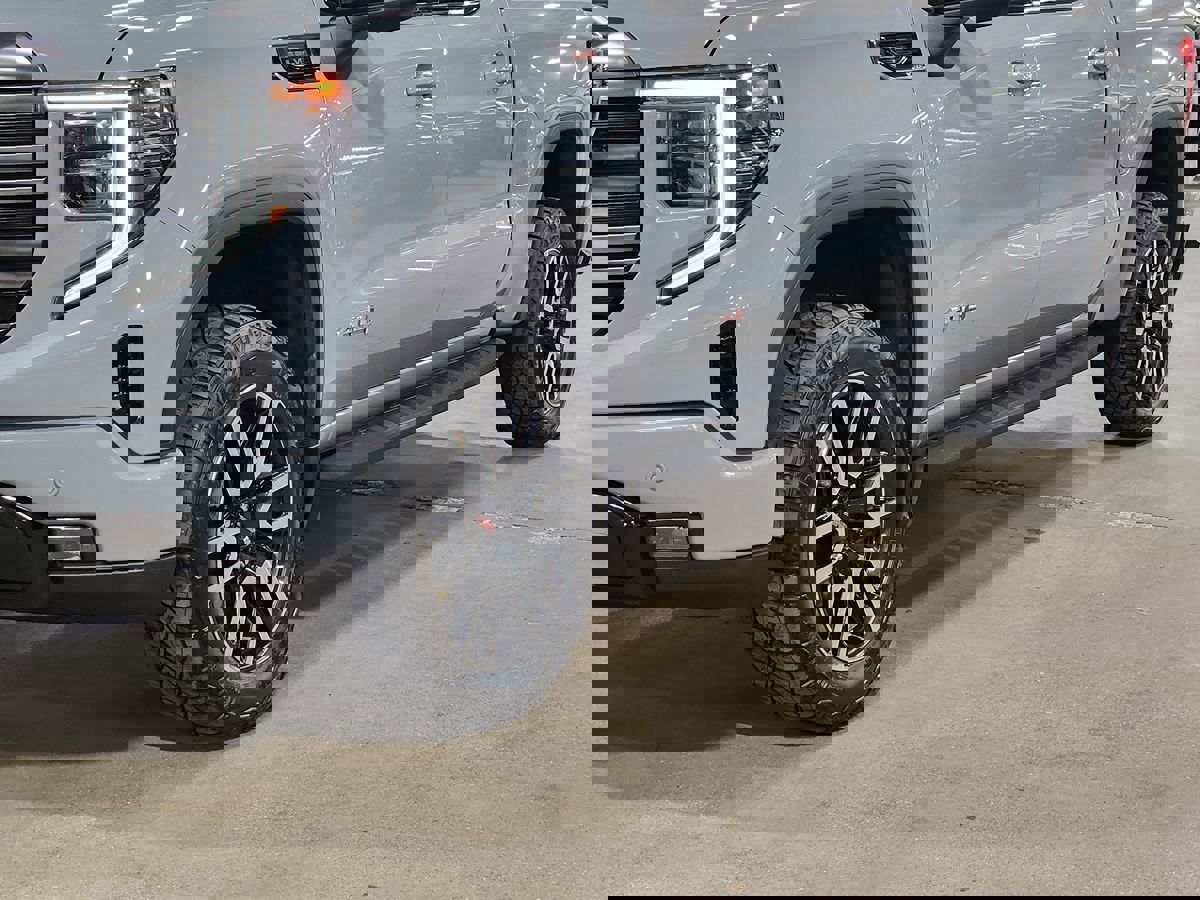 Used 2024 GMC Sierra 1500 AT4 w/ Technology Package image 17