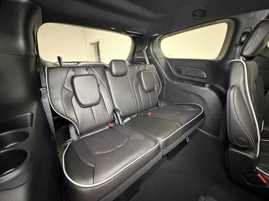 New 2026 Chrysler Pacifica Limited FWD image 9