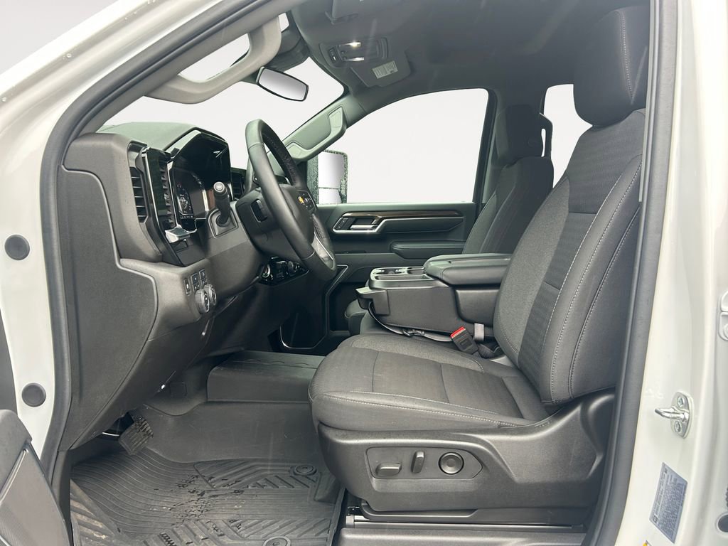 Used 2025 Chevrolet Silverado 3500 LT image 15