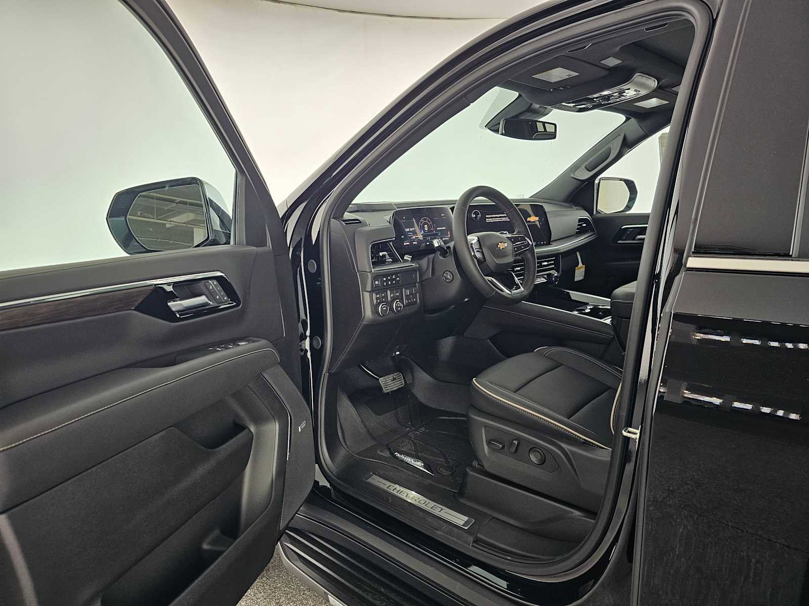 New 2026 Chevrolet Suburban Premier w/ Sun And Tow Package AWD/4WD image 21