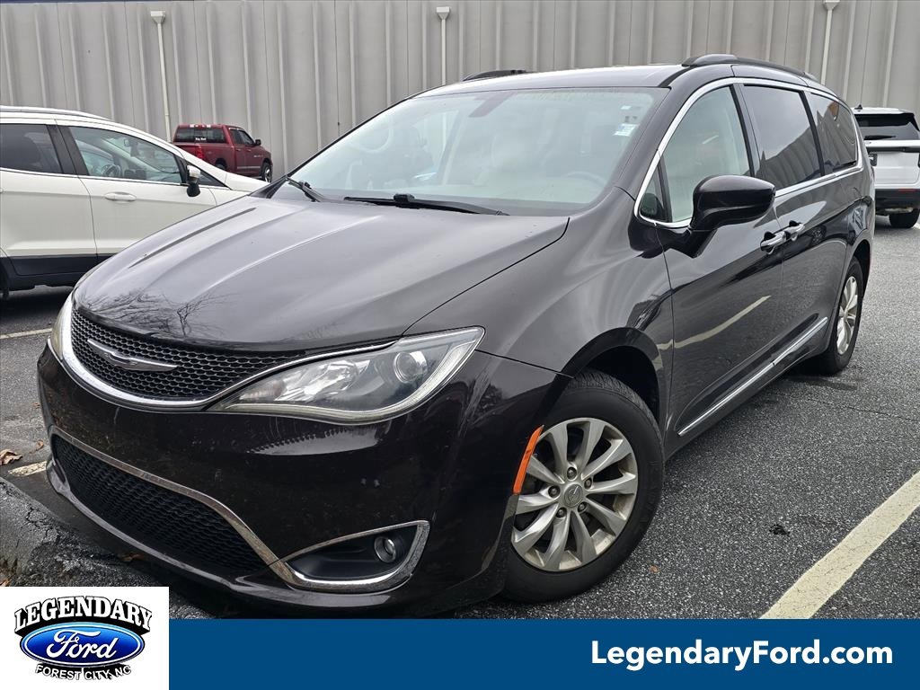 Used 2017 Chrysler Pacifica Touring-L image 1