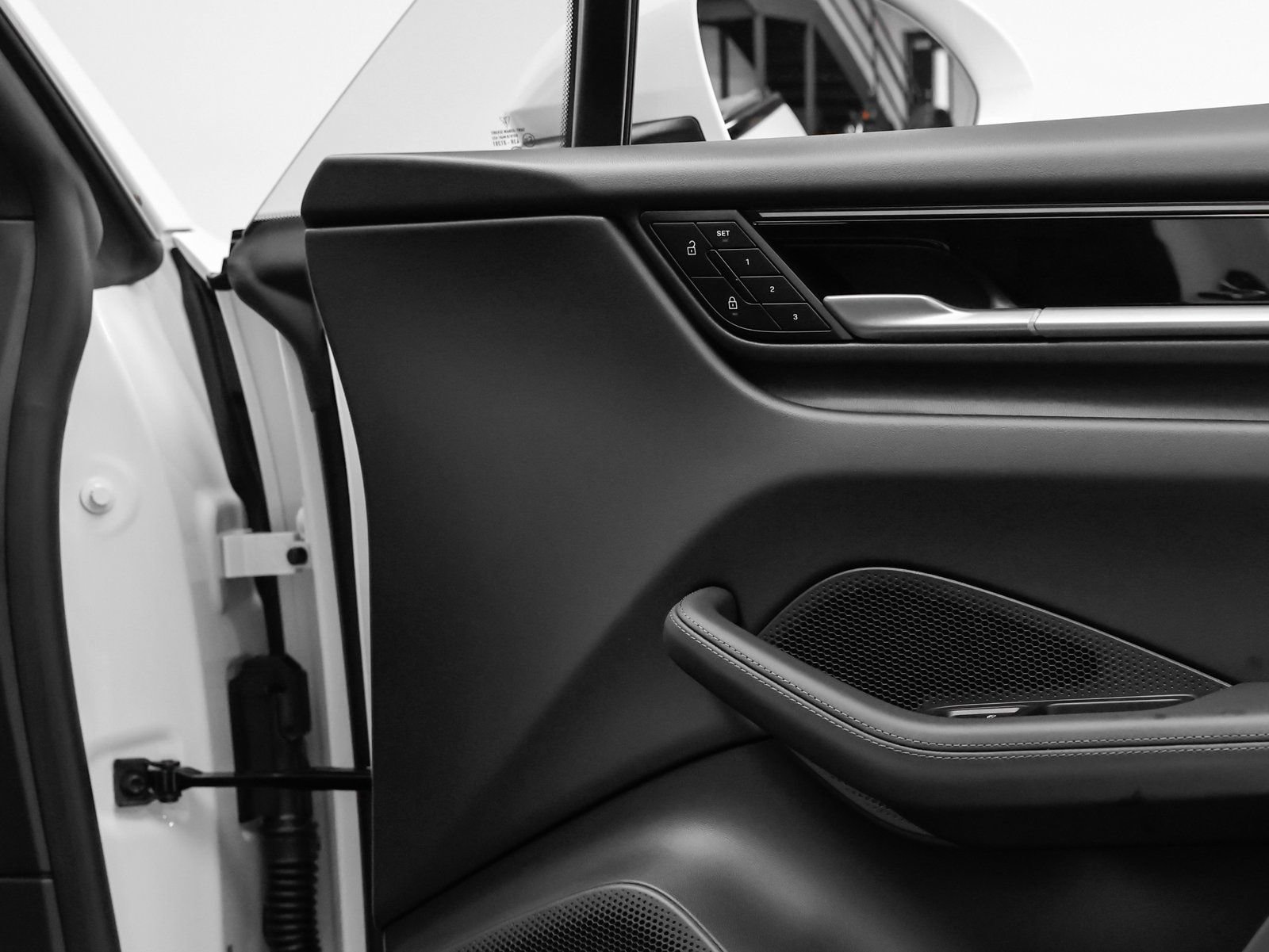 Certified 2025 Porsche Macan 4S Electric image 18