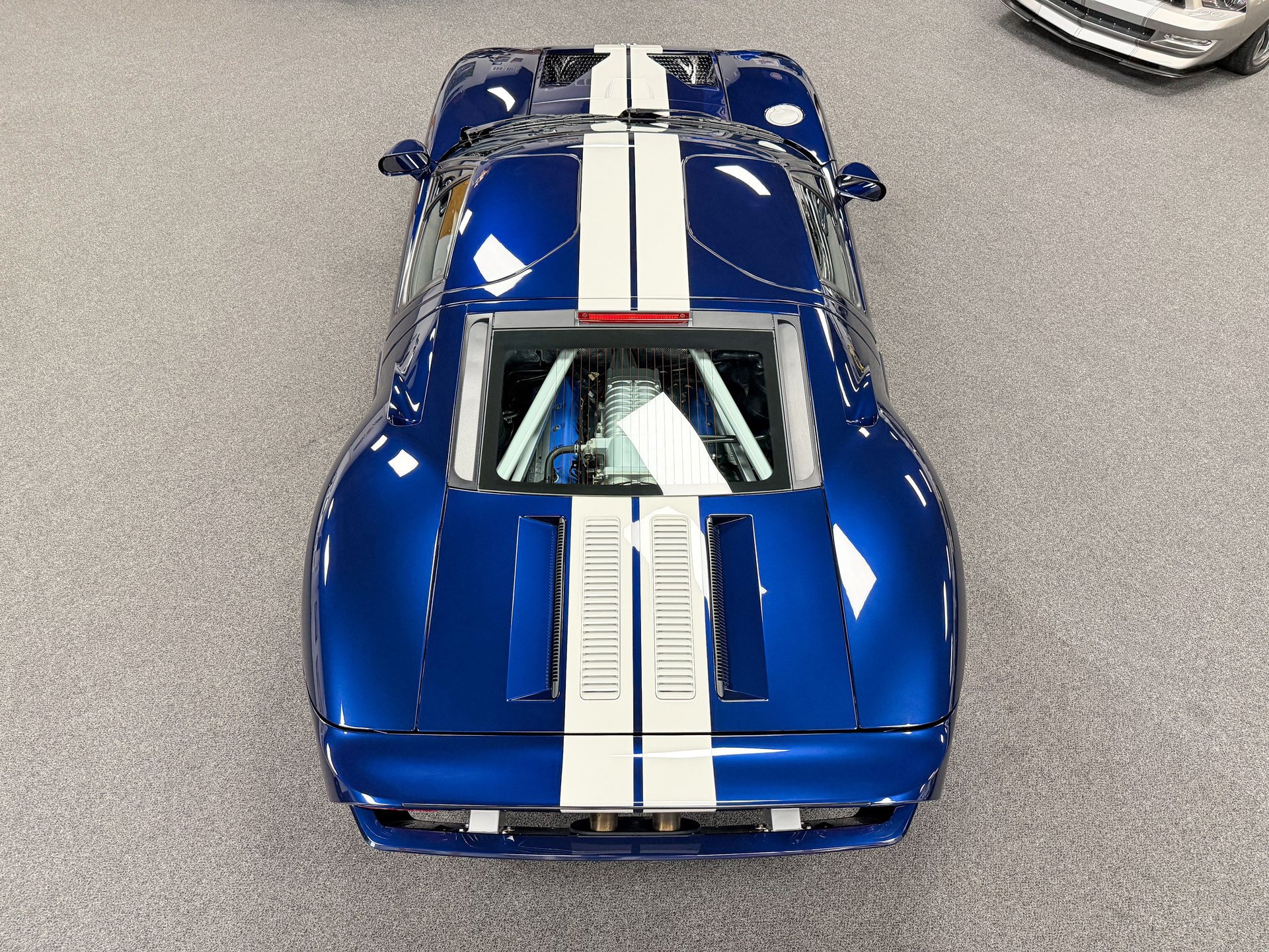 Used 2006 Ford GT RWD image 8