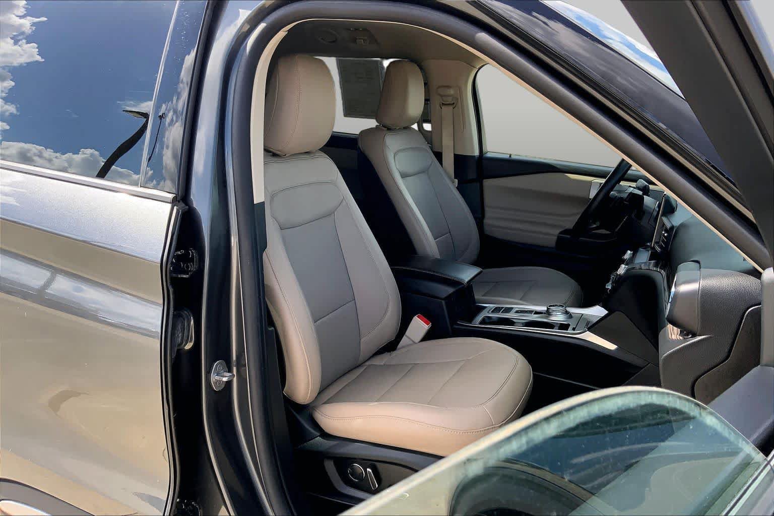 Used 2020 Ford Explorer Limited RWD image 9