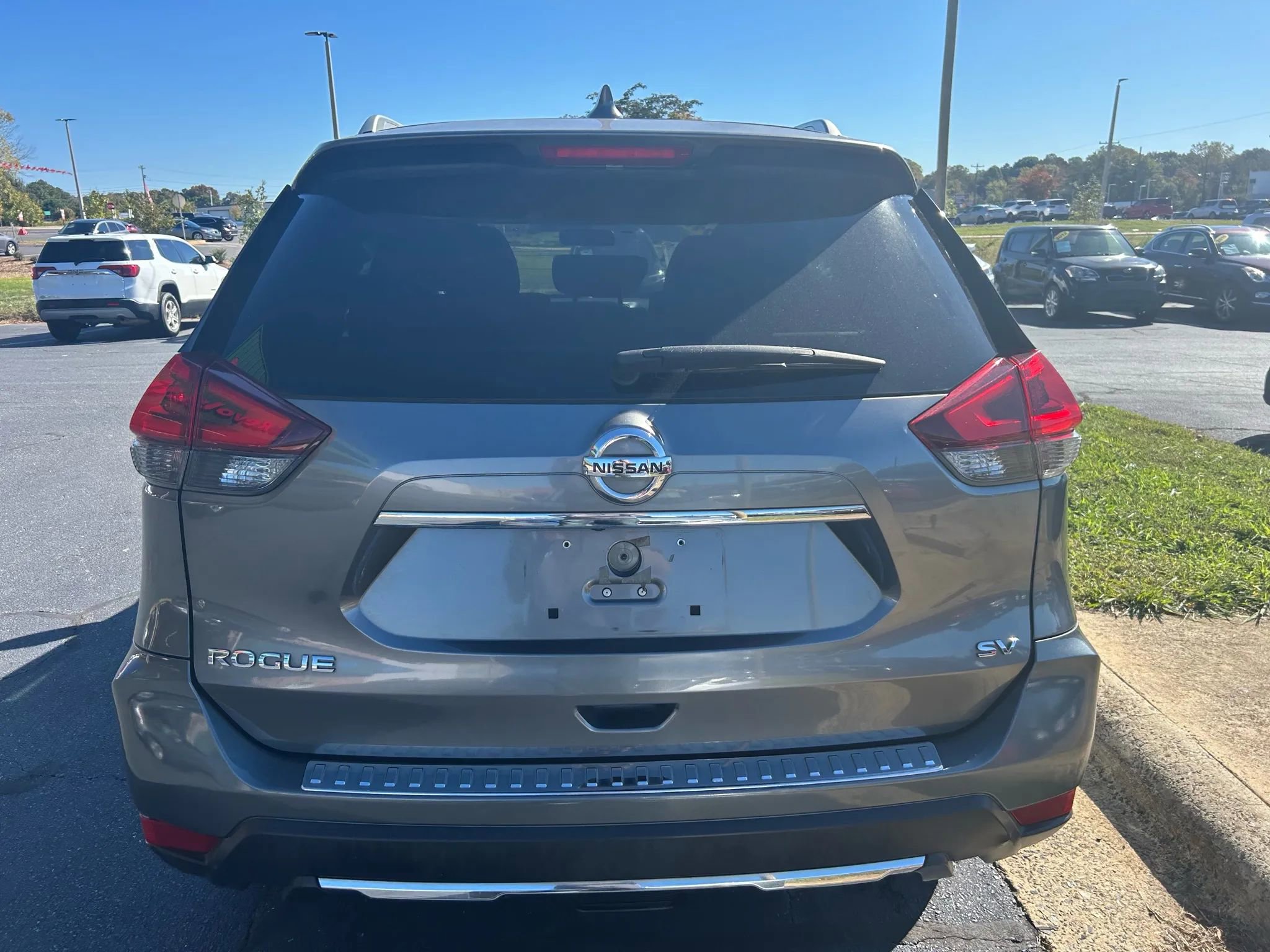 Used 2018 Nissan Rogue SV image 6
