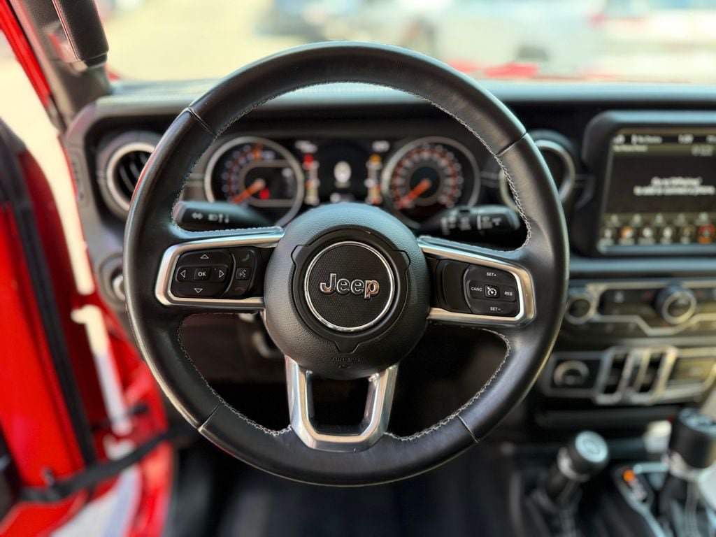 Used 2018 Jeep Wrangler Unlimited Sahara AWD/4WD image 6