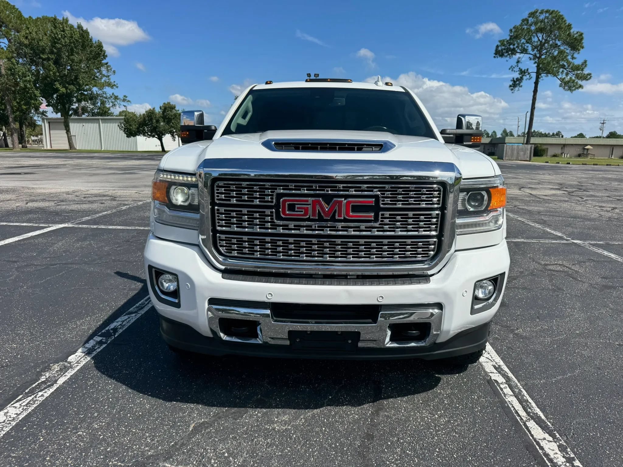 Used 2019 GMC Sierra 2500 Denali w/ Duramax Plus Package AWD/4WD image 3