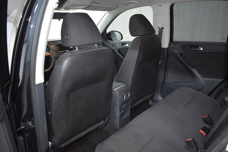 Used 2017 Volkswagen Tiguan Limited FWD image 23
