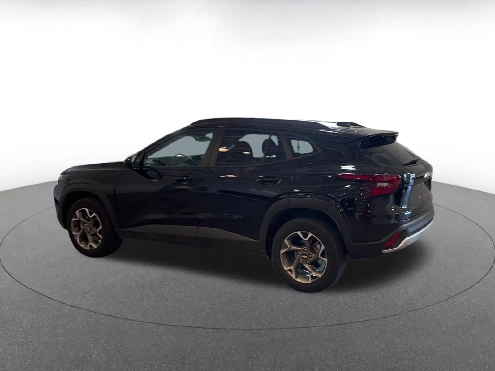 Used 2025 Chevrolet Trax LT w/ LT Convenience Package FWD image 10