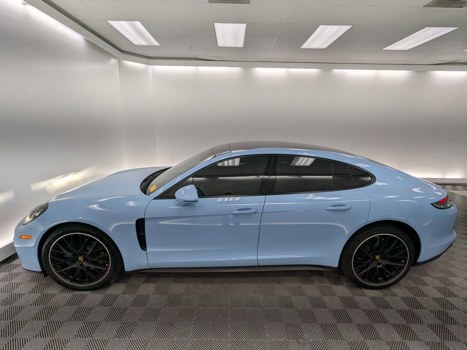 Certified 2023 Porsche Panamera video 2