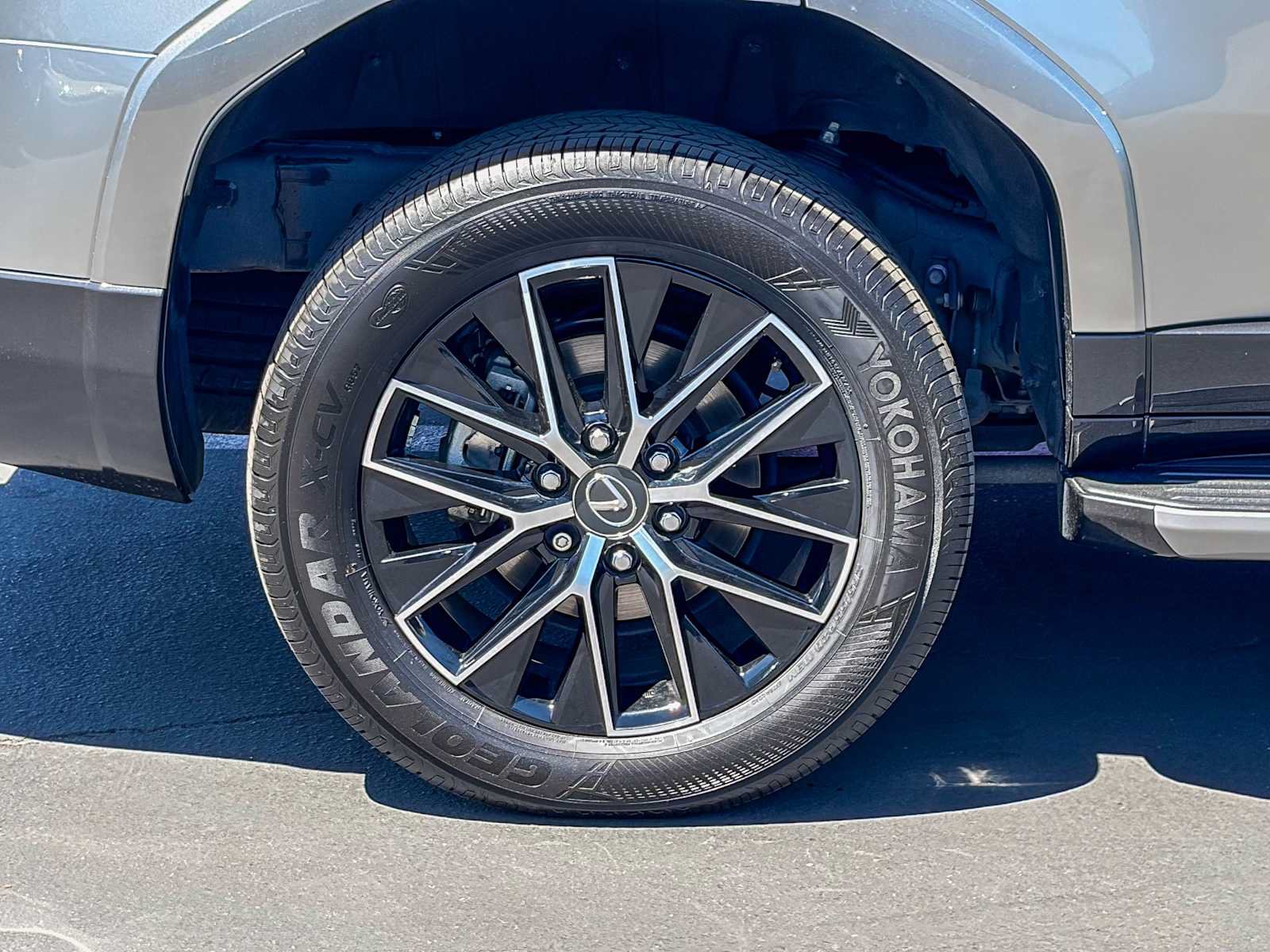 Used 2024 Lexus GX 550 w/ Accessory Package (Z1) AWD/4WD image 10