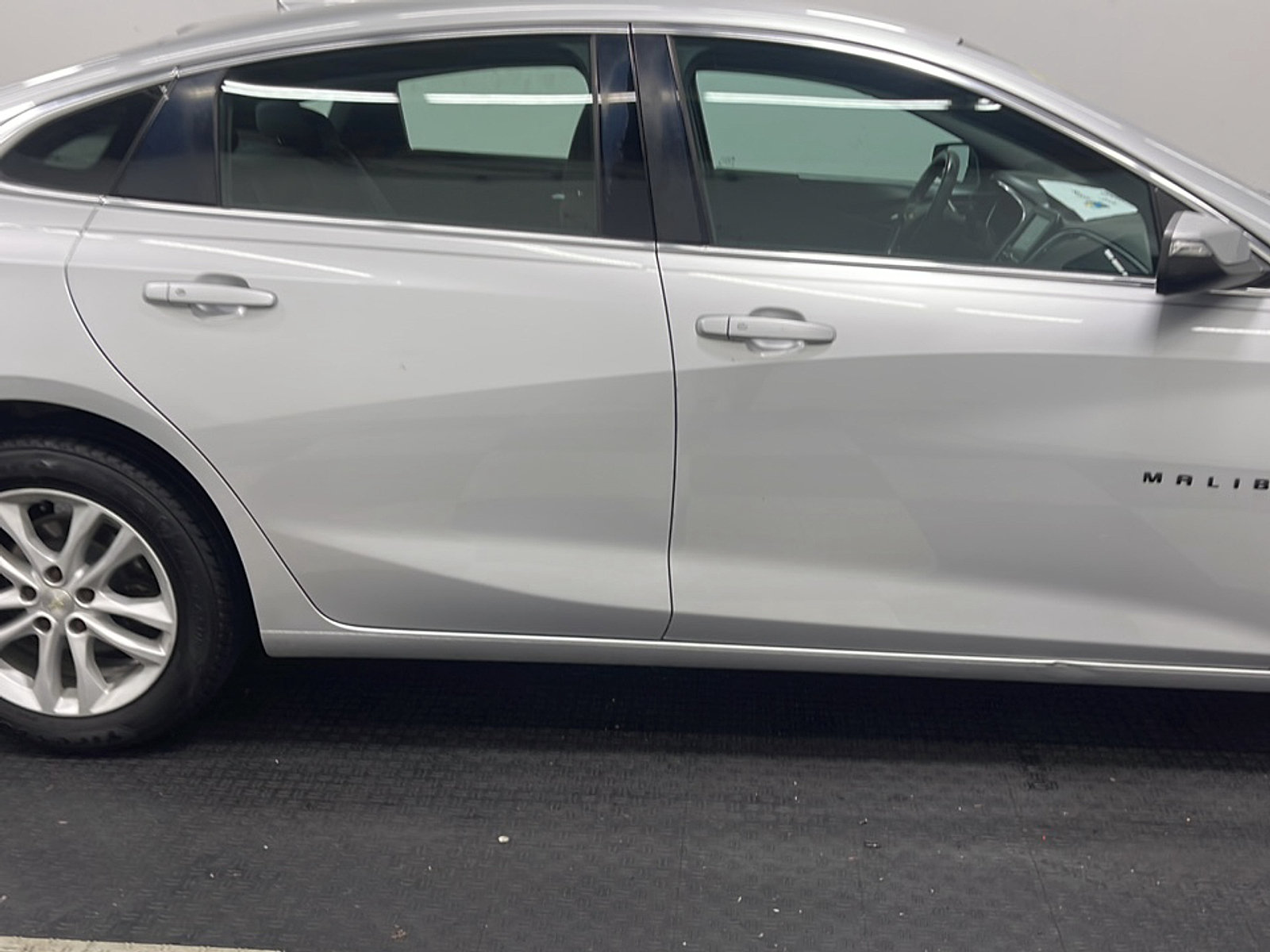 Used 2018 Chevrolet Malibu LT FWD image 19