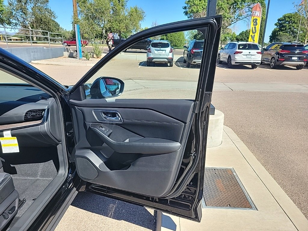 New 2026 Nissan Rogue Platinum w/ Platinum Premium Package image 18