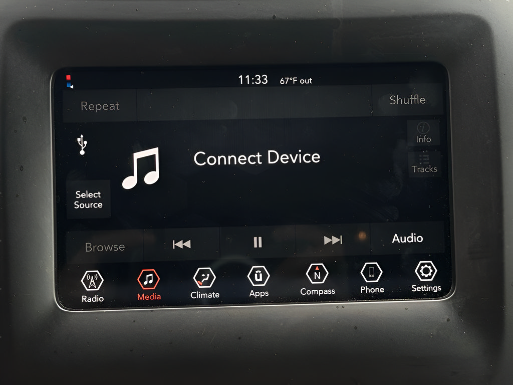 Used 2020 Jeep Cherokee Latitude w/ Cold Weather Group AWD/4WD image 27