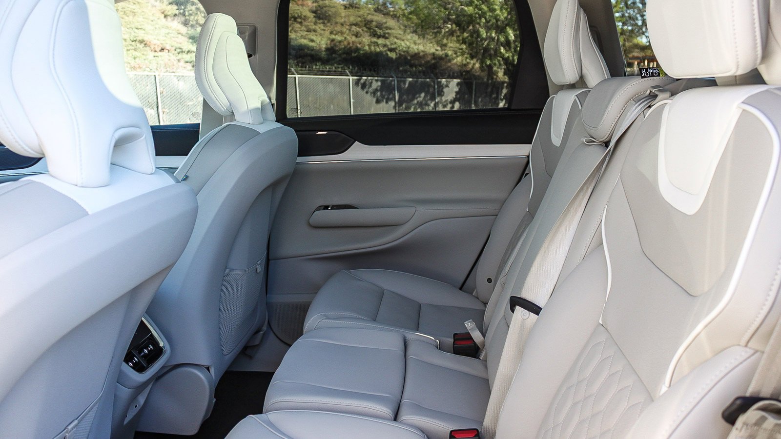 New 2025 Volvo EX90 Plus w/ Protection Package Premier image 21