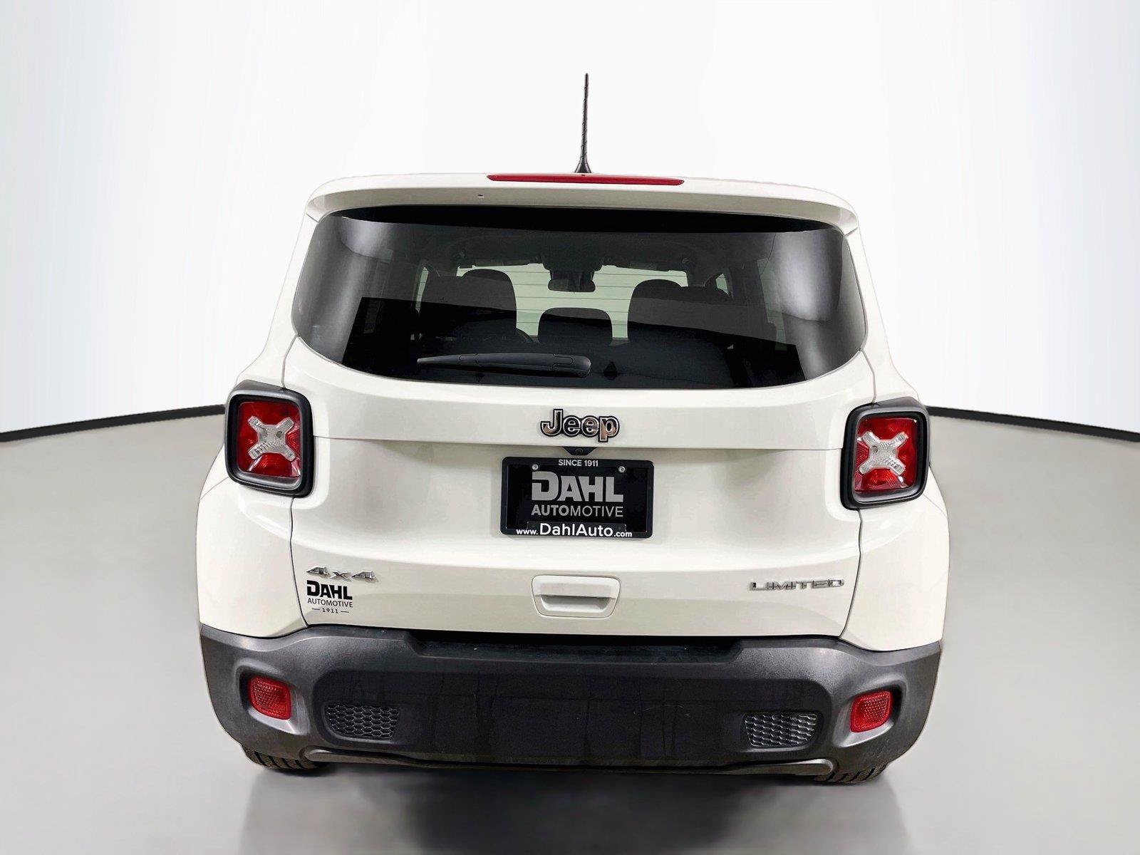 Used 2023 Jeep Renegade Latitude AWD/4WD image 12
