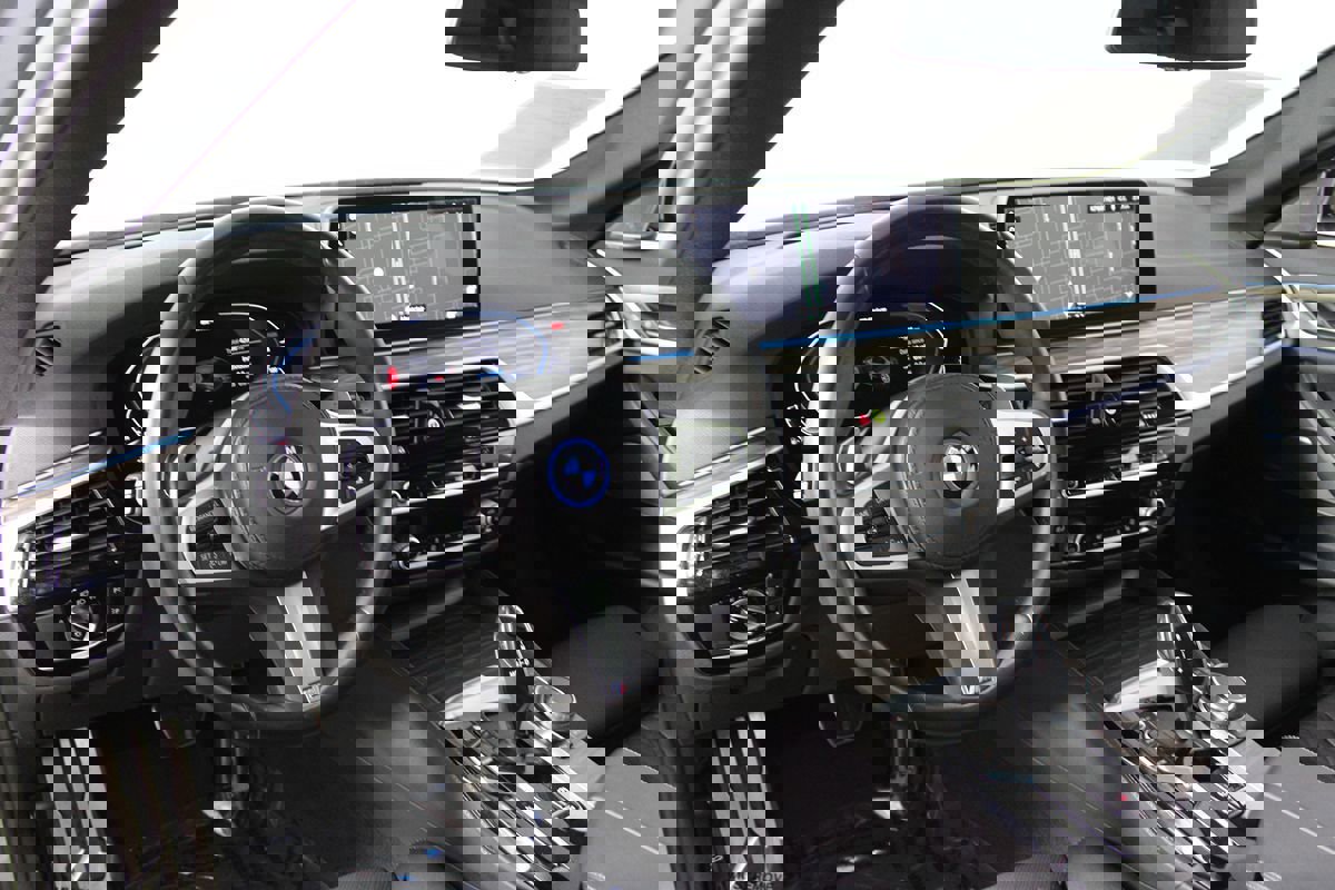 Used 2023 BMW 530e 530e w/ M Sport Package image 7