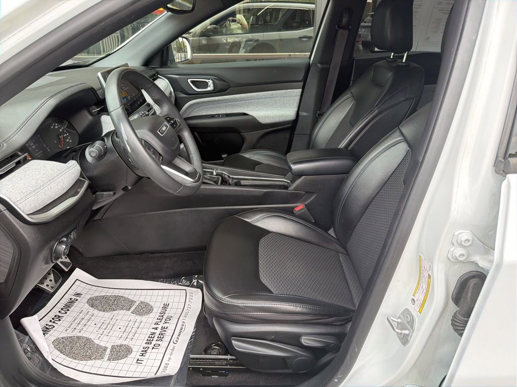 Used 2023 Jeep Compass Latitude image 13