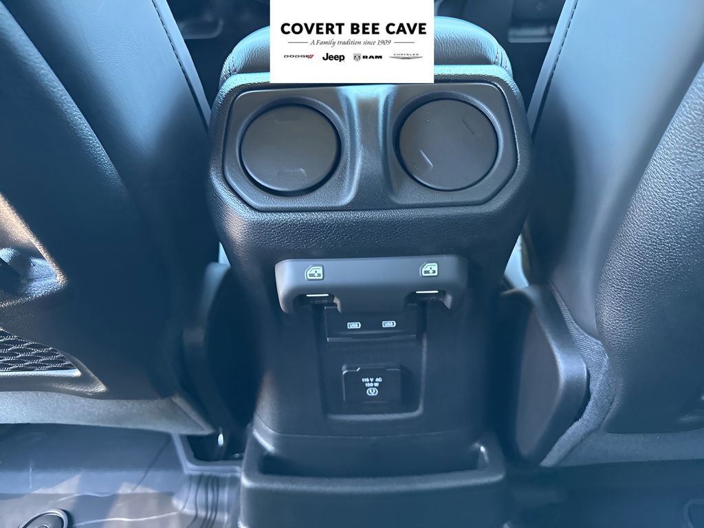 Used 2025 Jeep Wrangler Unlimited Rubicon image 35